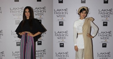 مصممو الأزياء يتحدثون عن تصميماتهم بأسبوع "لاكمى" بمومباى