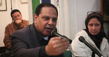  بدء ندوة علاء الأسوانى عن الثورة المصرية فى الإسكندرية