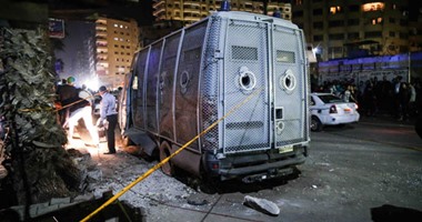 تفاصيل تحقيقات النيابة فى انفجار فيصل.. الحادث يسفر عن 8 إصابات وتلفيات بـ3 سيارات وواجهات محال.. والمصابون:فوجئنا بانفجار ضخم وتطاير شظايا.. والنيابة: المشتبه به أصيب بكسور وكدمات جراء اعتداء الأهالى