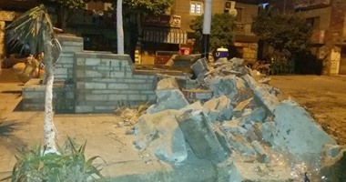 صحافة المواطن:بالصور..مجلس"القنايات"بالشرقية يزيل أحواض الشجر بمنتصف الطريق