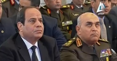 الرئيس السيسى ينتهى من أداء صلاة الجمعة ويغادر مسجد المشير طنطاوى