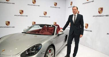 بالصور..سيارة Porsche 718 Boxster S تخطف الأنظار بالمؤتمر السنوى للشركة