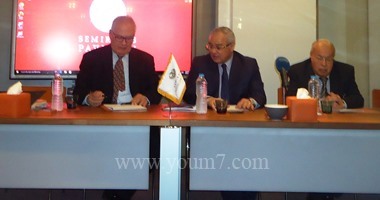  وزير السياحة :9 ملايين سائح زاروا مصر خلال 2015 وإيرادات 6 مليار جنيه