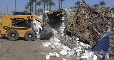 بالصور.. حملة مكبرة لإزالة التعديات على الأراضى الزراعية بالقليوبية