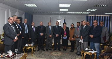 محافظ البحيرة يستعرض الدراسة الخاصة بعمل المعالجة البيولوجية لمياه المصارف