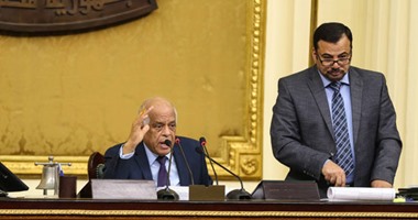 نائب ينفعل:"أطالب بإعادة توزيع الأدوار بالقاعة"..وعبد العال:"خالد يوسف اللى بيوزع أدوار"