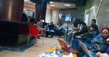 ليلى سويف ووالد "شوكان" ينضمان لاعتصام الصحفيين احتجاجا على أوضاع المحبوسين