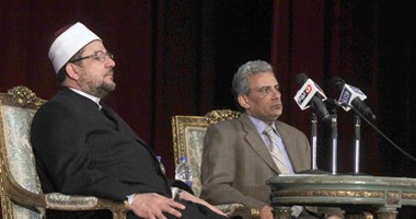 وزير الأوقاف من جامعة القاهرة:الإسلام لم يحدد قالبا جامدا لنظام الحكم..ويؤكد: إعلان الجهاد حق لولى الأمر فقط.. وتجربة جامعة القاهرة يجب أن تعمم وتستحق الدراسة.. وجابر نصار: حاربنا دكاكين تستخدم كزوايا