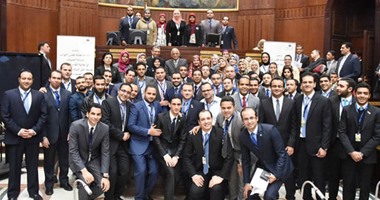 بالصور.. يوم برلمانى نشط فى غياب الجلسات.. رئيس المجلس يستقبل 100 شباب من "البرنامج الرئاسى لتأهيل الشباب للقيادة".. ويعقد لقاء تعريفى عن طبيعة العمل والدور التشريعى والرقابى.. ويلتقى رئيس مقدونيا غدا