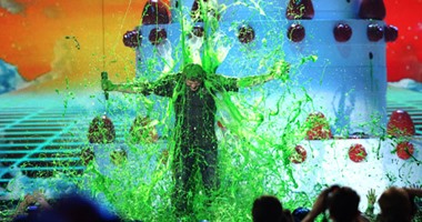 بالصور.. القائمة الكاملة للفائزين بـ"KIDS' CHOICE AWARDS".. جاستين بيبر أفضل مغنى.. أريانا جراند أفضل مغنية.. "hello" تفوز بأغنية العام.. "The Voice" أفضل برنامج اكتشاف مواهب