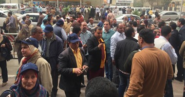 وقفة لأعضاء النقابات المستقلة أمام مجلس الدولة أثناء نظر دعوى حل اتحادتهم