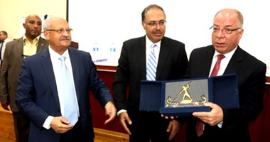 وزير الثقافة يشهد حفل توزيع جوائز مسابقة "وطن واحد" بالجامعة البريطانية