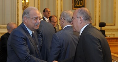 5 وعود من رئيس الحكومة لنواب القليوبية.. حل أزمة الدولار قريباً وجلب موارد جديدة للاقتصاد.. وعدم بيع القطاع العام.. والبرلمانيون: شريف إسماعيل شدد أن برنامجه ليس عبئا على "محدودى الدخل والمتوسطة"