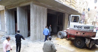 إزالة منزلين خطيرين دور أرضى وأول علوى بمركز إدكو فى البحيرة