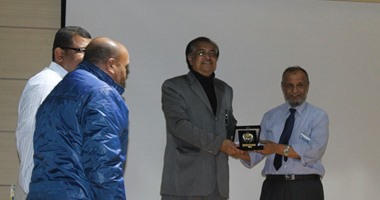 بالصور.. الأكاديمية البحرية تكرم عالم المصريات بسام شماع