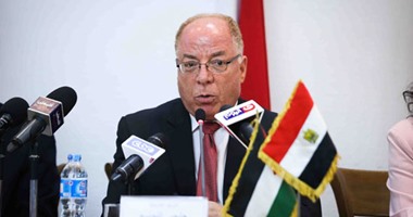 وزير الثقافة يقف دقيقة حدادا على ضحايا الطائرة قبل افتتاح المعرض العام