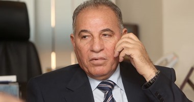 "أحمد الزند" يصل القاهرة عائدا من الإمارات