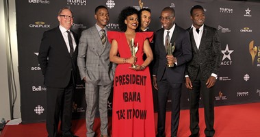 بالصور.. Aunjanue Ellis توجه رسالة سياسية للرئيس أوباما فى كندا