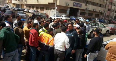 بالفيديو والصور.. مأساة 5 عمال بالدقهلية بعد فصلهم تعسفيًا.. محمد: "هدومى دابت ومش عارف أصرف على عيالى".. وراغب:"بعت ذهب مراتى"..ورمضان: "تداينت من الجميع".. والشركة ترد:من حقنا فصلهم فى حال الشك فيهم