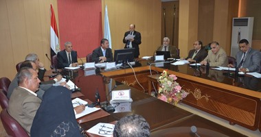 بالصور.. محافظ كفر الشيخ يناقش مشروعات الخطة الاستثمارية بالقطاعات الخدمية