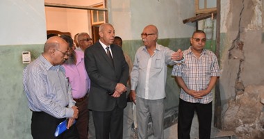 بالصور.. محافظ أسوان يزور بيت الأديب الراحل عباس العقاد