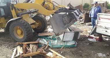 حى غرب الإسكندرية يشن حملة لإزالة إشغالات الطريق