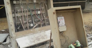 صحافة المواطن.. بالصور.. لوحات كهربائية عارية ومتهالكة بالتجمع الخامس