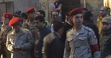 بالصور.. قوات من الجيش تصل موقع العقار المنهار بالإسماعيلية