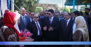 وزير الرى: نتواصل مع إثيوبيا لتحديد موقع السد الجديد.. ربط القناطر الخيرية بالقاهرة بتلفريك.. الانتهاء من حفر 65% من آبار المرحلة الأولى من الـ1.5 مليون فدان.. افتتاح معرض الزهور بالقليوبية