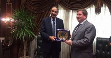 بالصور.. وزير النقل البنمى يزور ميناء الإسكندرية