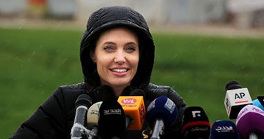 أنجلينا جولى تلقى خطابا عن اللاجئين فى الإذاعة البريطانية مايو المقبل