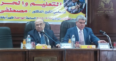 بدء ندوة "التعليم والحريات" لمصطفى الفقى بدار علوم القاهرة