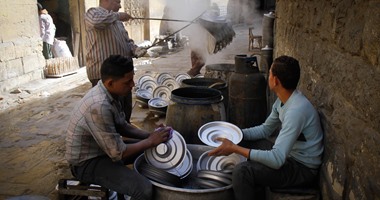 مصر بتستورد كل حاجة وبتصدر "حلل".. ورشة حلل فى شارع المعز تصدر لأفريقيا