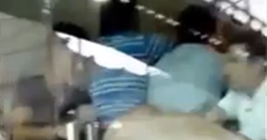 بالفيديو.. رئيس نادى أرجنتينى يضرب لاعبيه فى الملعب بسبب الأداء السيئ