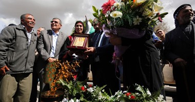 بالصور.. حفل استقبال للفائزة بجائزة أفضل معلمة "حنان الحروب" بالضفة الغربية
