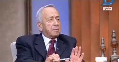 وزير الاقتصاد الأسبق:تخفيض قيمة العملة يساهم فى تراجع عجز الميزان التجارى