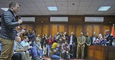 بالصور.. تأكيدا لما نشره "اليوم السابع".. ممدوح الدماطى: اكتشفنا غرفتين خلف مقبرة توت عنخ آمون.. والمسح الرادارى أكد وجود عتبات وحوائط ومواد عضوية.. و"الآثار": سنتابع البحث والمرحلة الجديدة 31 مارس