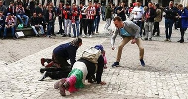 أيندهوفن الهولندى يطارد جماهيره المذلة للمهاجرين