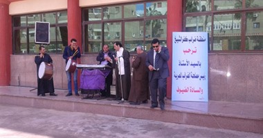 استعدادات لاستقبال رئيس مصلحة ضرائب كفر الشيخ بـ"الطبل البلدى"
