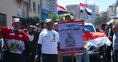 بالصور.. انتهاء مراسم جنازة نجل محمد عمر