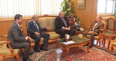 محافظ دمياط يبحث مع مدير "ميثانكس" إمكانية دعم الشركة لمشروعات النفع العام