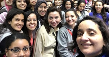 بالصور.. "سياسة واقتصاد" تستضيف ساندرا نشأت فى ندوة عن المرأة المصرية
