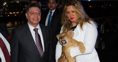 لوبا الحلو تصطحب شبل بحفل أحلام مواطن..ووزير القوى العاملة يلتقط صورا معه