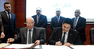 بالصور ..محافظ الإسكندرية يوقع عقد توريد 80"ميدى باص"لهيئة النقل بالمحافظة