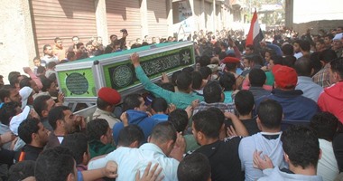 "صحافة المواطن": بالصور.. جموع غفيرة فى تشييع شهيد الواجب بالدقهلية