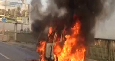 حريق يلتهم سيارة ملاكى بشارع خاتم المرسلين بالعمرانية