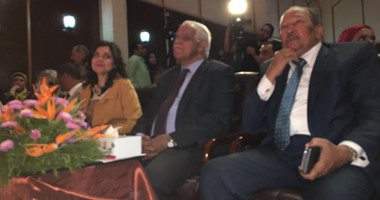 بالصور.. عقب تقديمهم عروضا فى عيد الأم.. محافظ القاهرة لذوى الاحتياجات: أنتم مبدعون