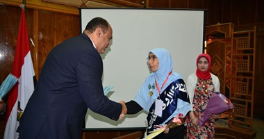 بالصور.. محافظ مطروح يكرم الأم المثالية فى احتفالية كبرى