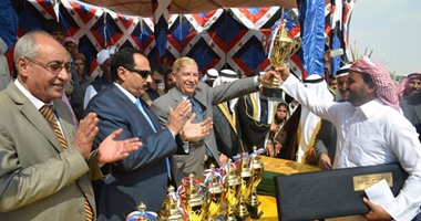 السيف الذهبى لقبيلة الترابين فى ختام مهرجان الهجن الخامس عشر بالإسماعيلية