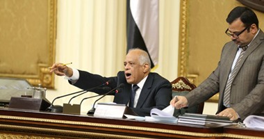 على عبد العال مداعبا النواب:"اللى هيخل بنصاب الجلسة سنرسل اسمه للصحافة"